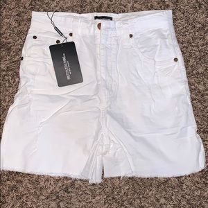 PRETTY LITTLE THING HIGH WAIST WHITE SHORTS